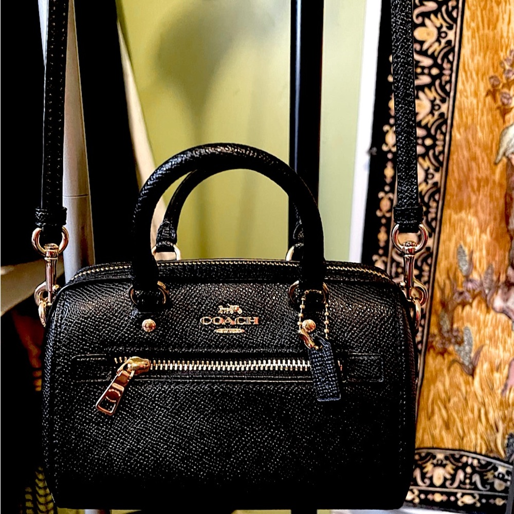 👉🏼👉🏼MAKE AN OFFER!!!! Small Coach Mini Rowan Purse👛👝👜